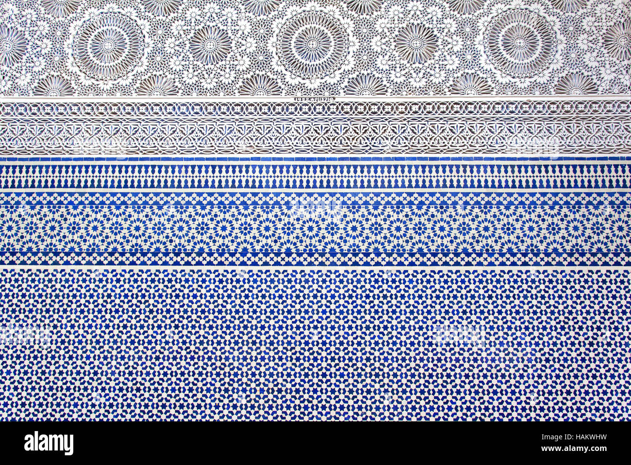 Décoration en mosaïque à l'intérieur de la guest house Fez Dar Tahra, Maroc. Banque D'Images