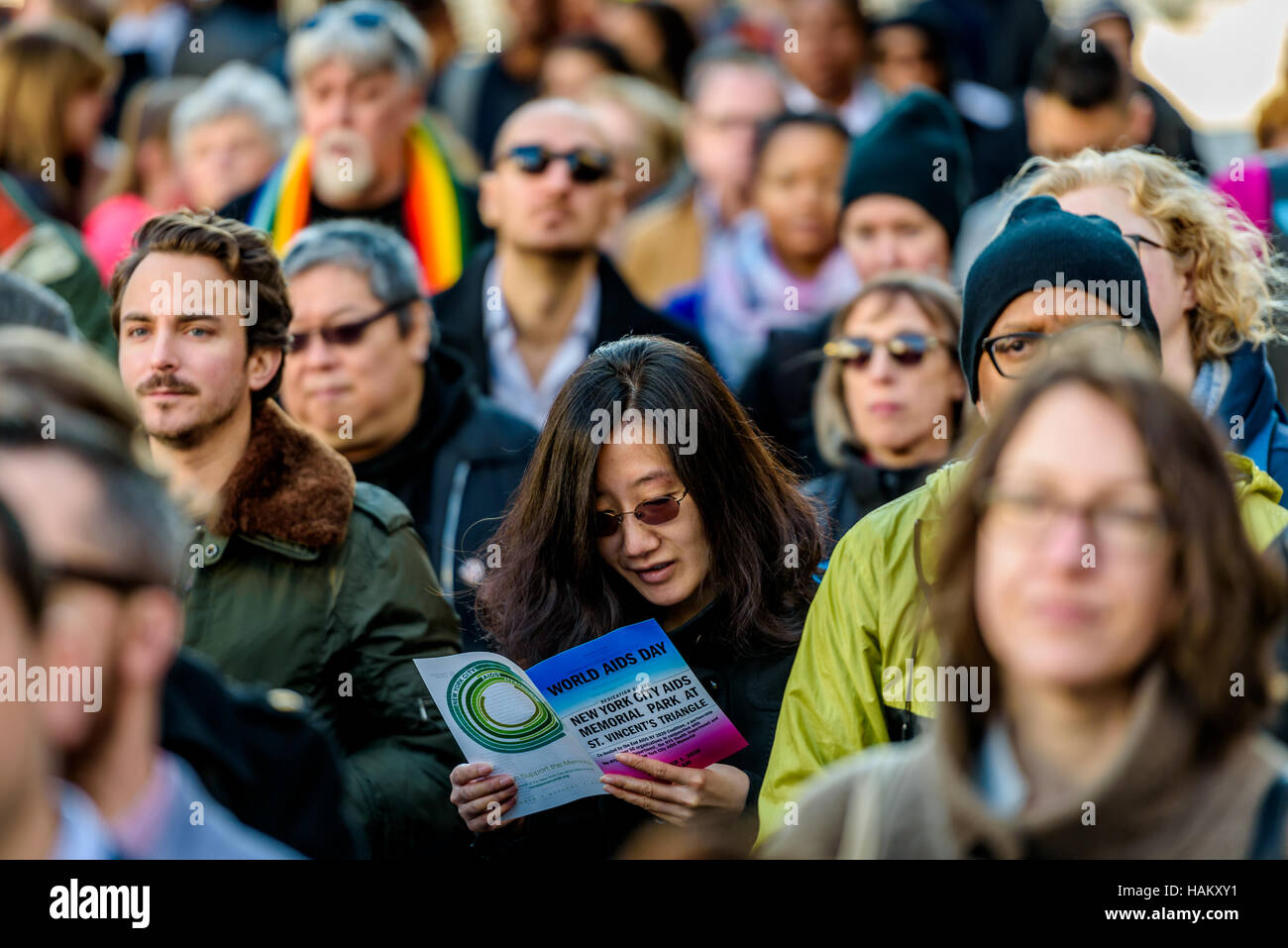 New York, États-Unis. 06Th Dec 2016. Des dirigeants communautaires, des militants et des élus se sont réunis pour une journée mondiale de lutte contre le sida et du programme de la cérémonie d'inauguration officielle de la ville de New York AIDS Memorial Park à St Vincent's Triangle. L'événement était organisé par la New York City Memorial SIDA Conseil d'administration et des représentants du SIDA Fin 2020, le NEW YORK New York City Department of Health and Mental Hygiene, et le New York State Department of Health. Crédit : Erik McGregor/Pacific Press/Alamy Live News Banque D'Images