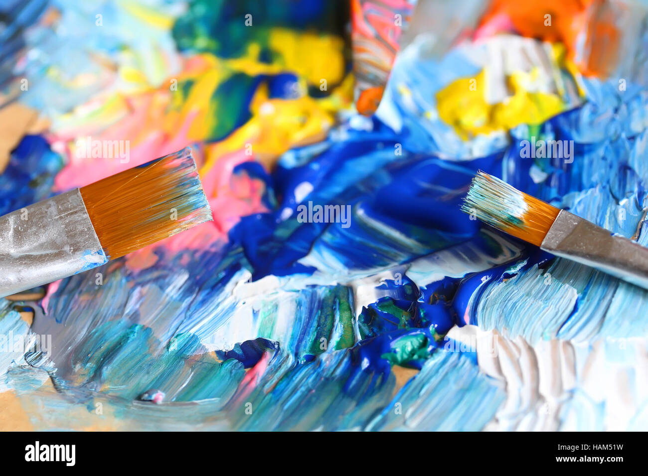 Gros plan du pinceau et palette. Banque D'Images