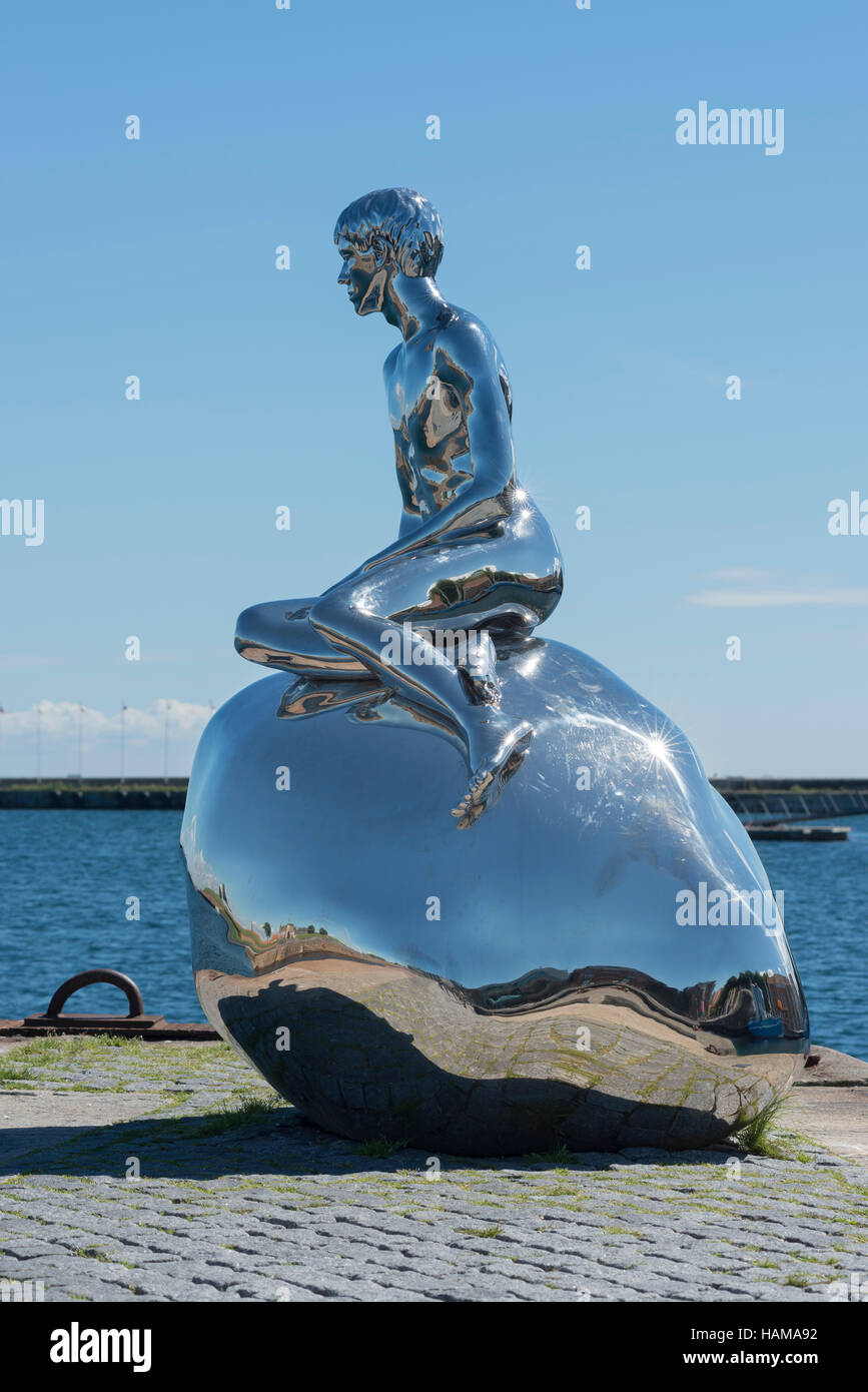 Peu de sculpture, par Clyde mcphatter Han artistes Elmgreen et Dragset, à Port culturel à Elseneur Kronborg, Danemark Banque D'Images