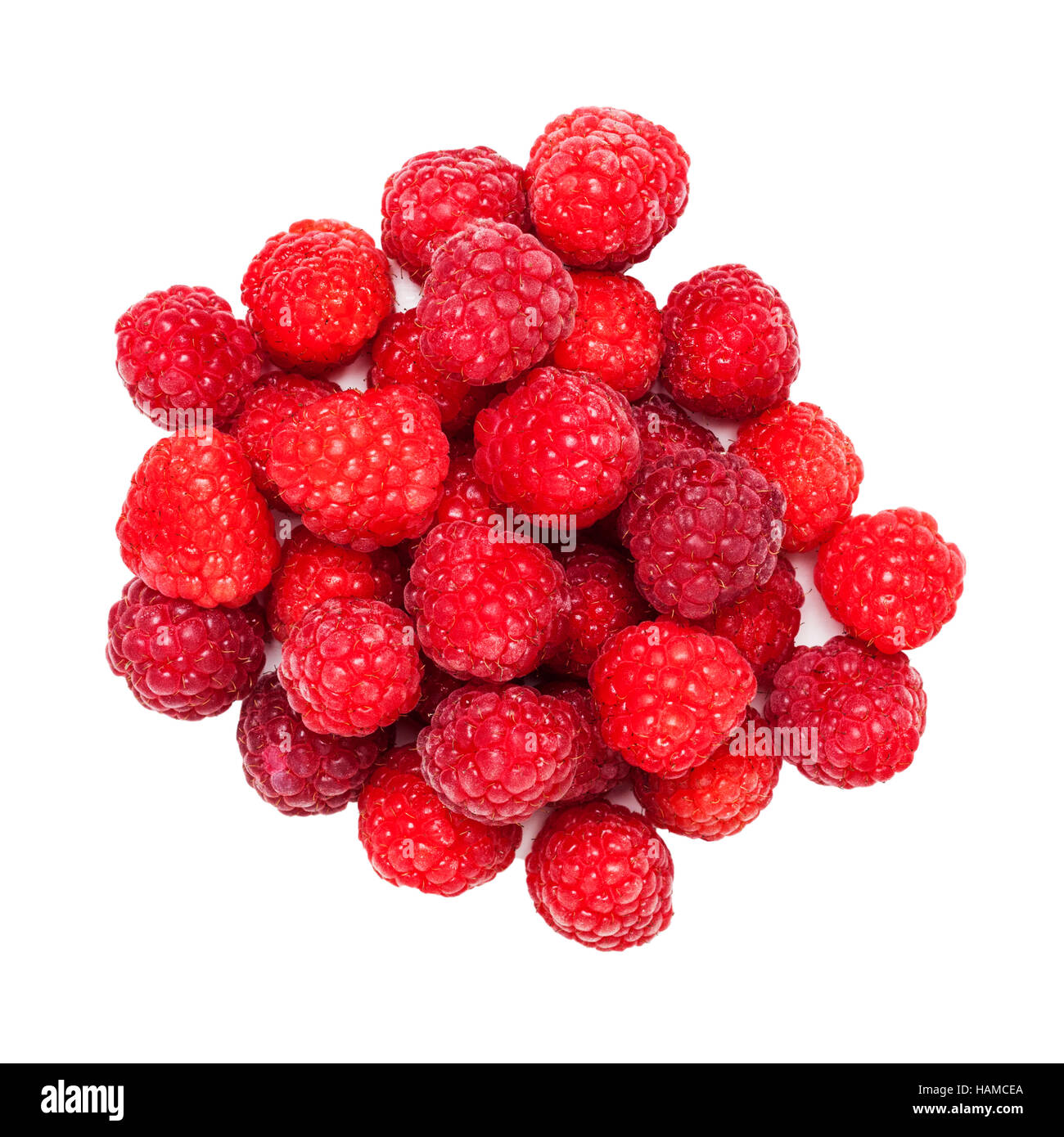 Framboises fraîches sur fond blanc Banque D'Images