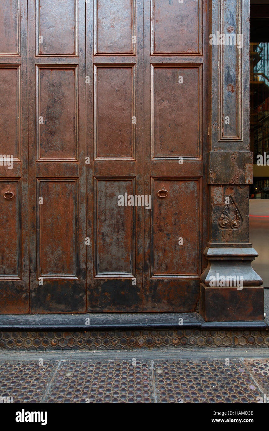 Les portes de fer de fonte dans le tribeca quartier historique de new york city, ny Banque D'Images