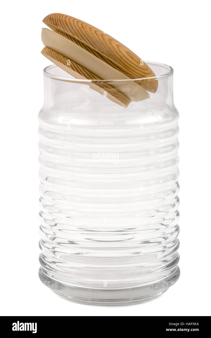 Verre vide Bocal avec couvercle à partir de bois, isolé sur blanc, with clipping path Banque D'Images