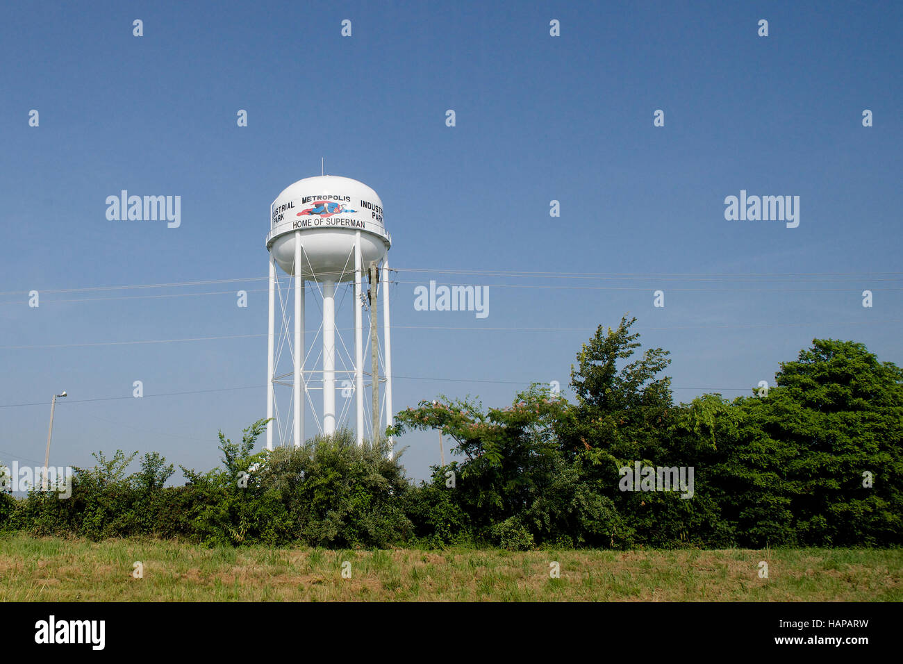 Château d'eau à Metropolis, Massac County, Illinois, États-Unis vus de l'Interstate 24. Banque D'Images