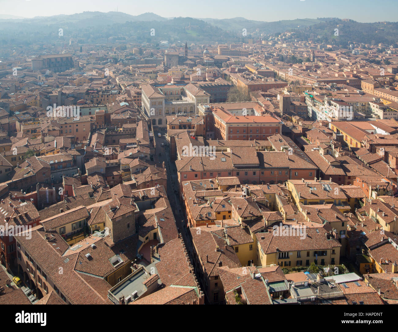 Bologna - Perspectives de Torre Asinelli au sud en matinée Banque D'Images