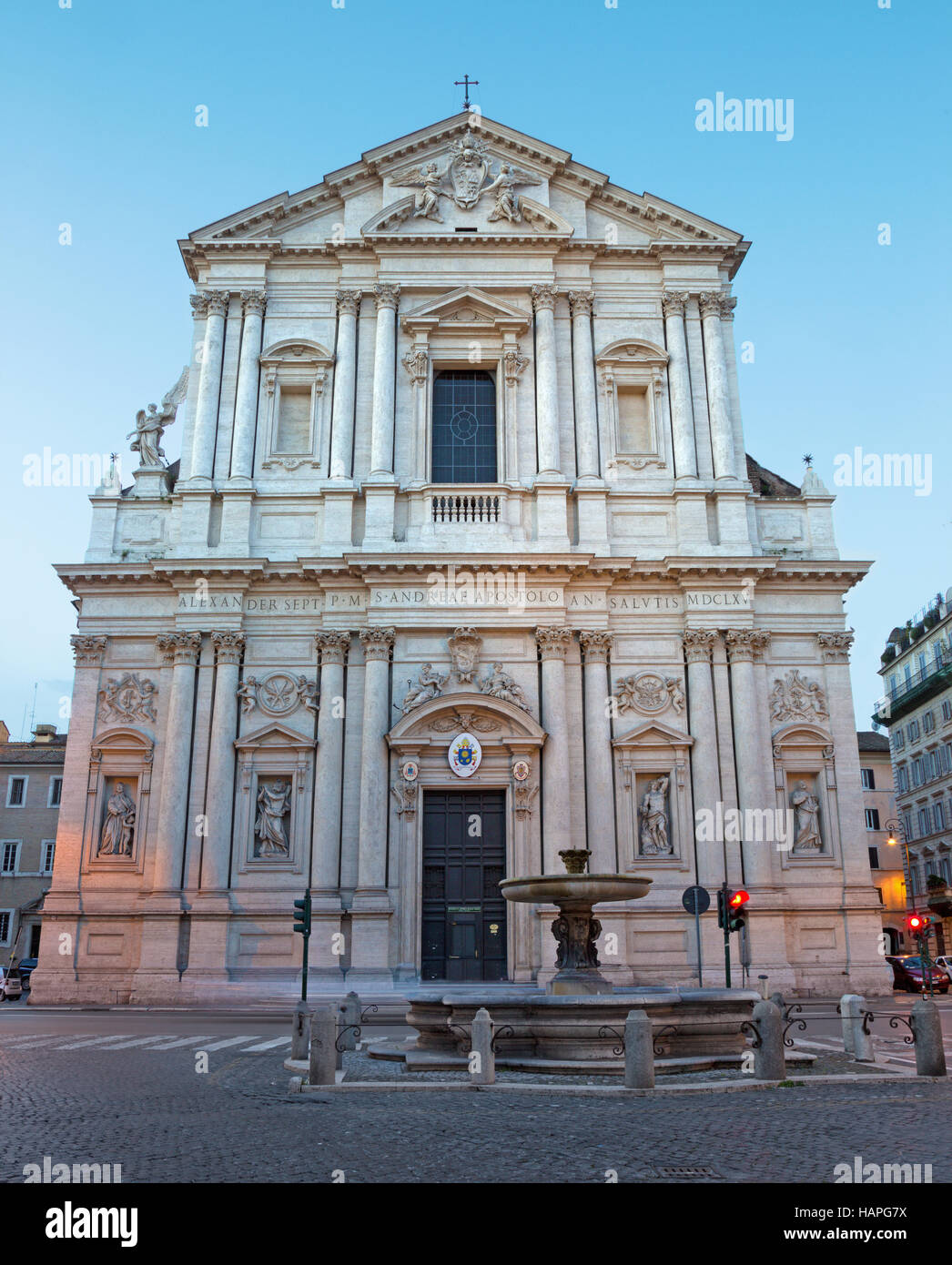 Rome - Le portail baroque de l'église Basilica di Sant Andrea della Valle  au crépuscule Photo Stock - Alamy