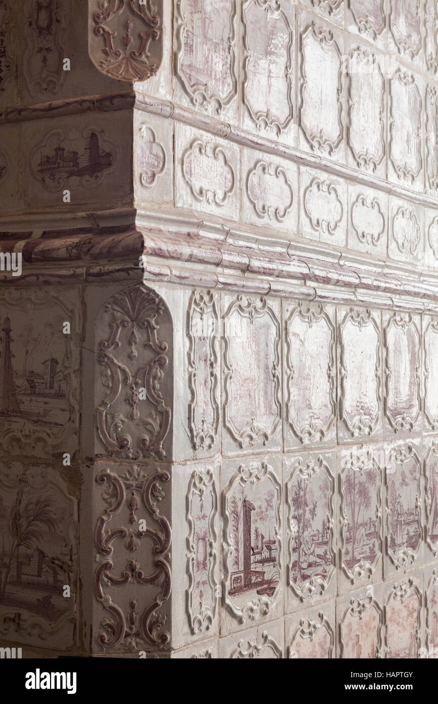 Une cuisinière en céramique commandées par le Maréchal de Saxe dans le 18e siècle pour que les salles basses chaud dans le château de Chambord. Banque D'Images