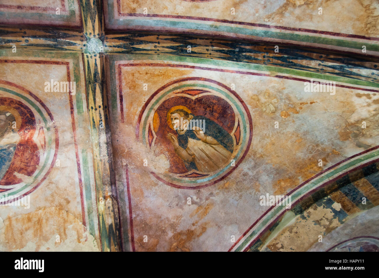 Plafond voûté de l'église peinte Banque D'Images