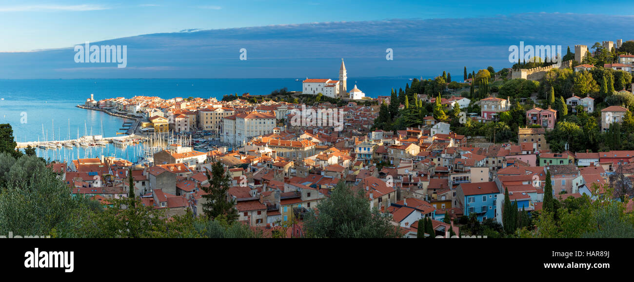 L'aube vue sur vieille ville de Piran, Slovénie Primorska, Banque D'Images