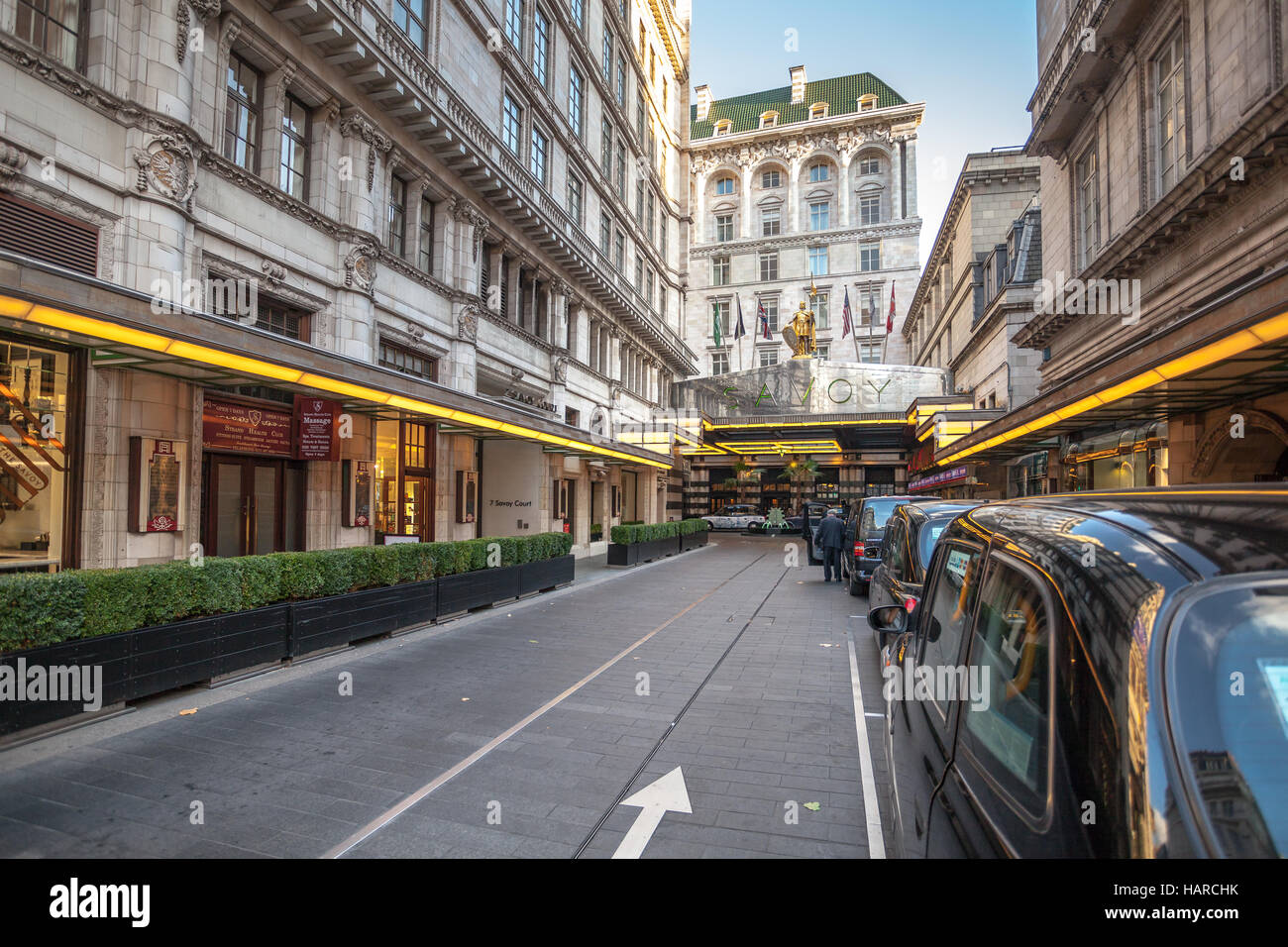 Entrée de l'hôtel Savoy de Londres Banque D'Images