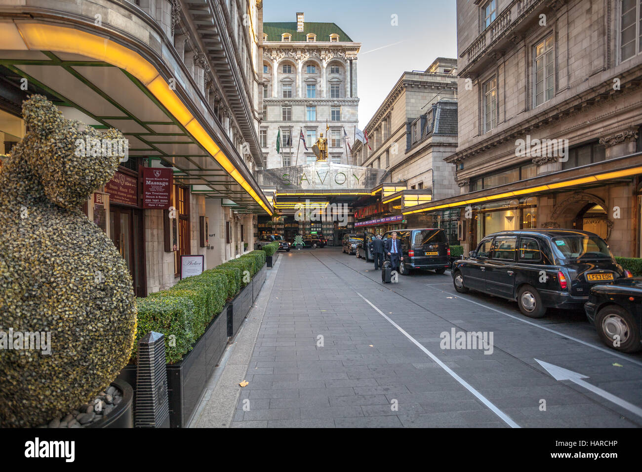 Entrée de l'hôtel Savoy de Londres Banque D'Images