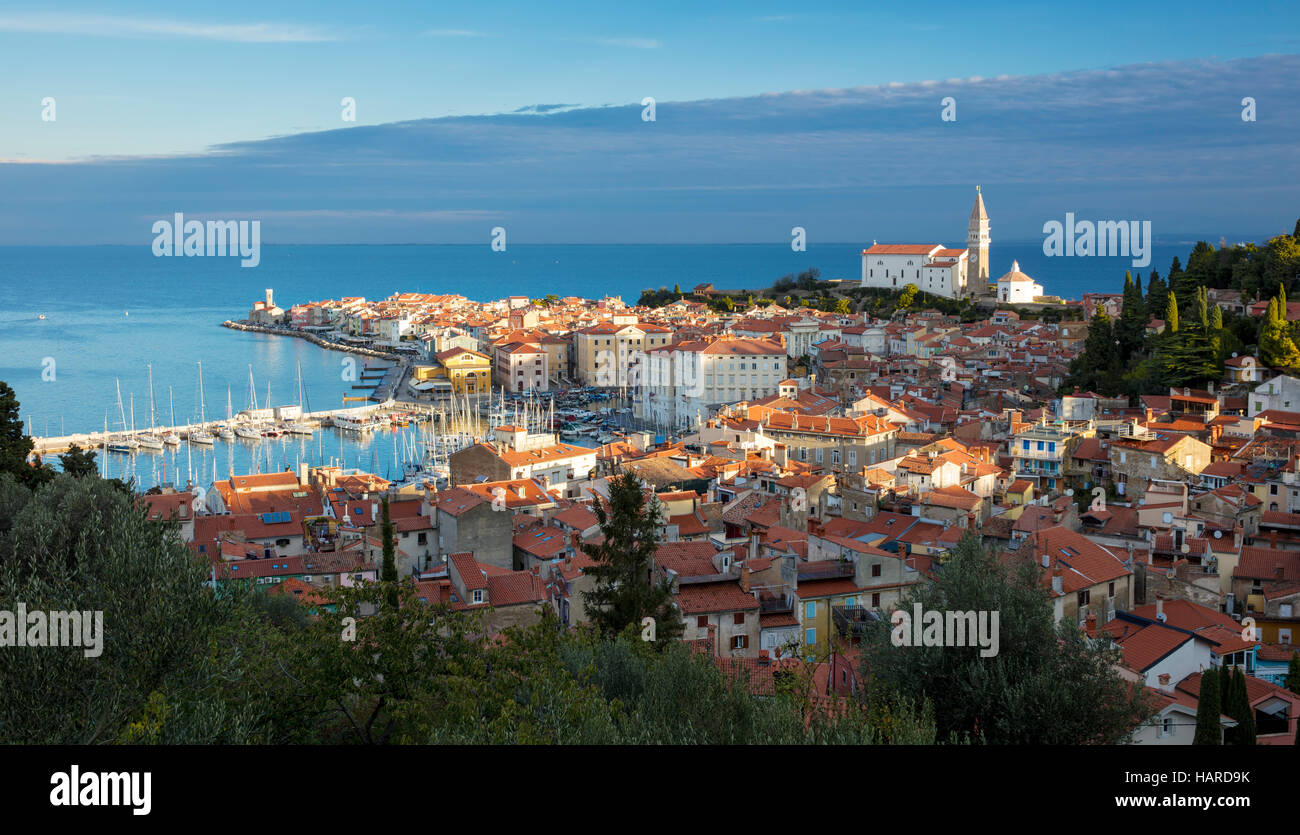 L'aube vue sur vieille ville de Piran, Slovénie Primorska, Banque D'Images