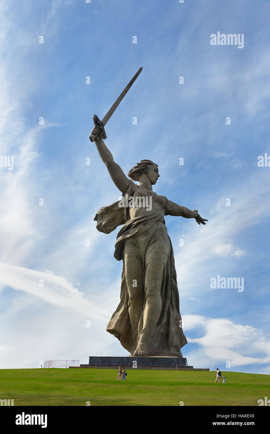 Les appels de la mère patrie monument. Mamaïev Kourgan complexe commémoratif. Volgograd, Russie Banque D'Images Les appels de la mère patrie monument. Mamaïev Kourgan complexe commémoratif. Volgograd, Russie Banque D'Images