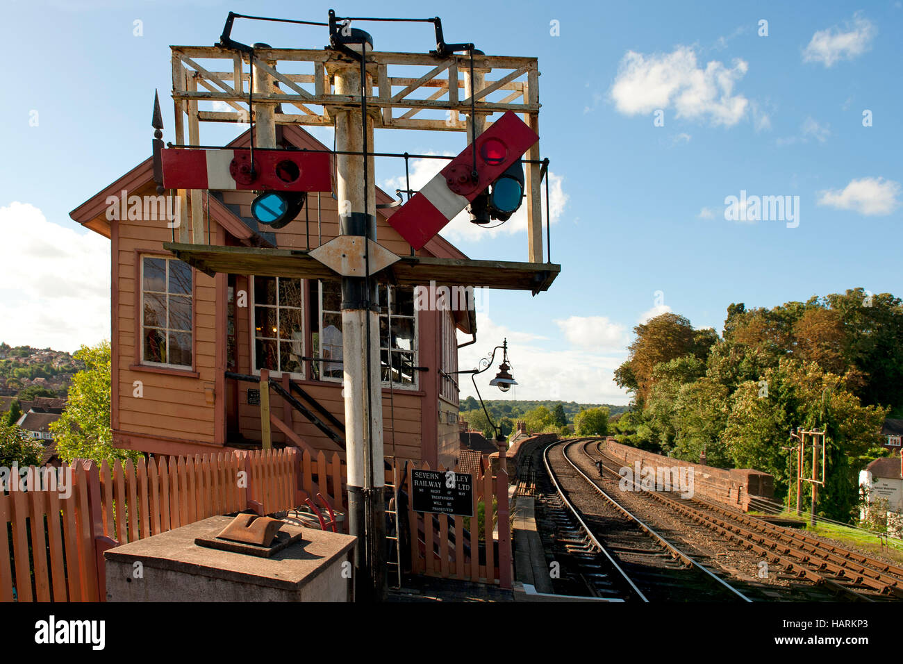 Les signaux de sémaphore le quadrant inférieur sur la Severn Valley Railway Banque D'Images