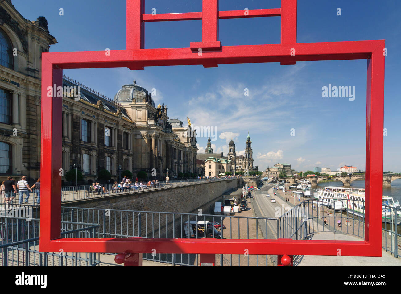 Dresde : Terrasse de Brühl avec le bâtiment pour le Saxon Art Association, Sekundogenitur, la State House, la cathédrale, le Semperoper et l'Augus Banque D'Images