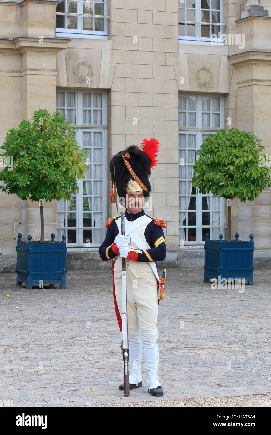 Un grenadier de la vieille garde de Napoléon Ier au Château de Malmaison près de Paris, France Banque D'Images