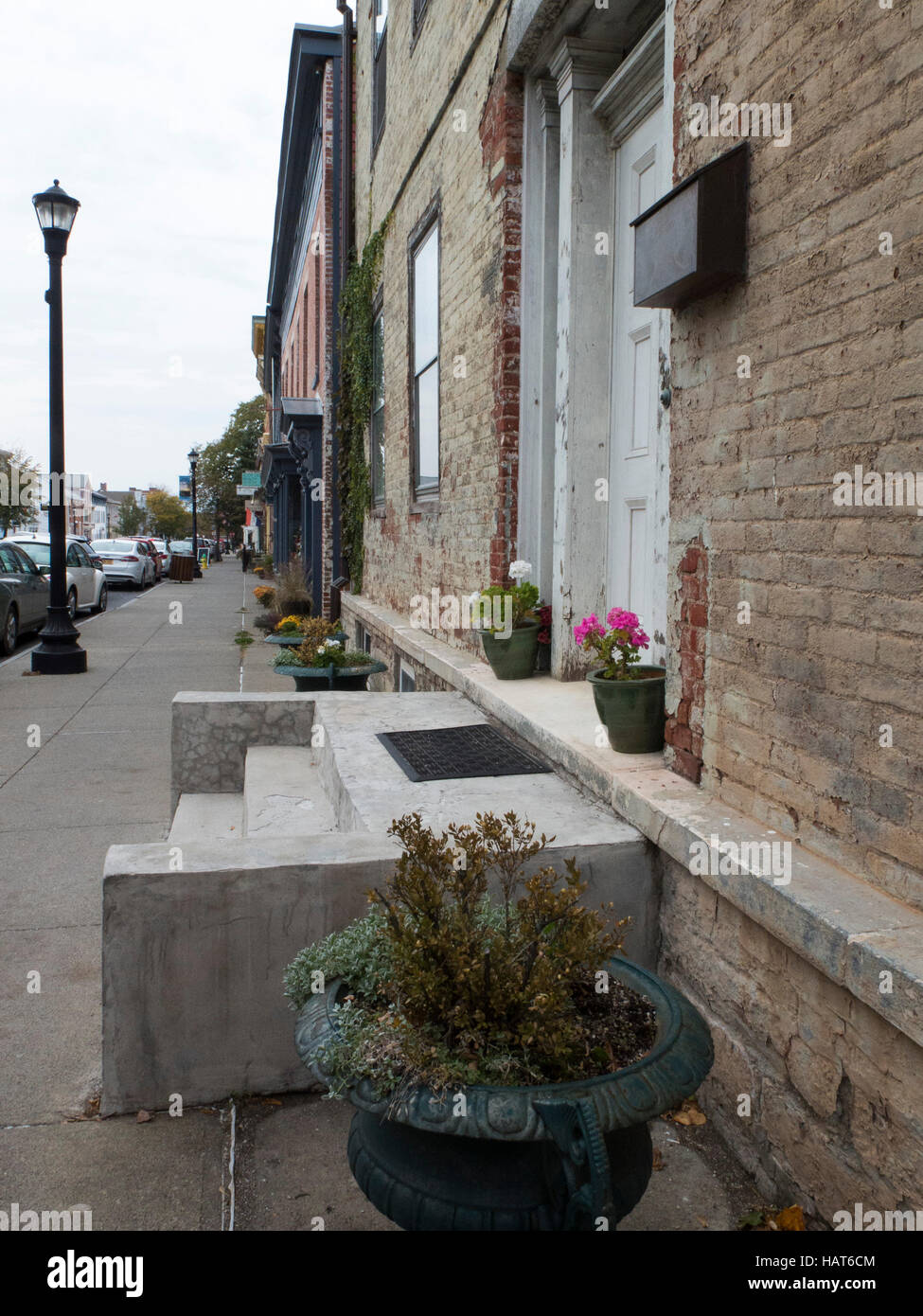 Scène de rue sur Warren Street à Hudson, New York. Banque D'Images