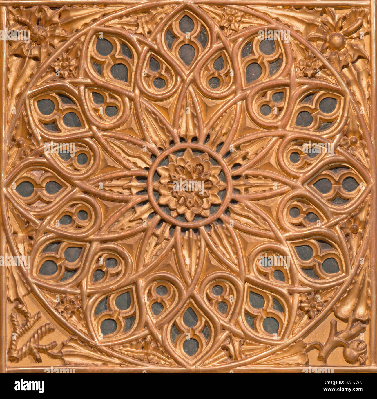 AVILA, ESPAGNE, avril - 19, 2016 : l'église en rosette polychrome sculpté de Real Monasterio de Santo Tomas par artiste inconnu. Banque D'Images