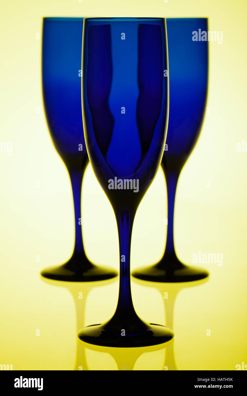 Trois verres bleu vide. Banque D'Images