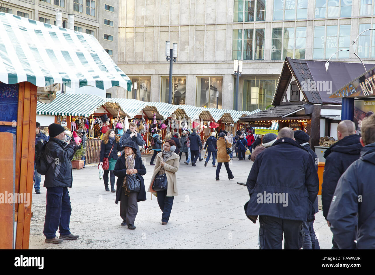 Marché de Pâques à l'Alexanderplatz à Berlin. Banque D'Images