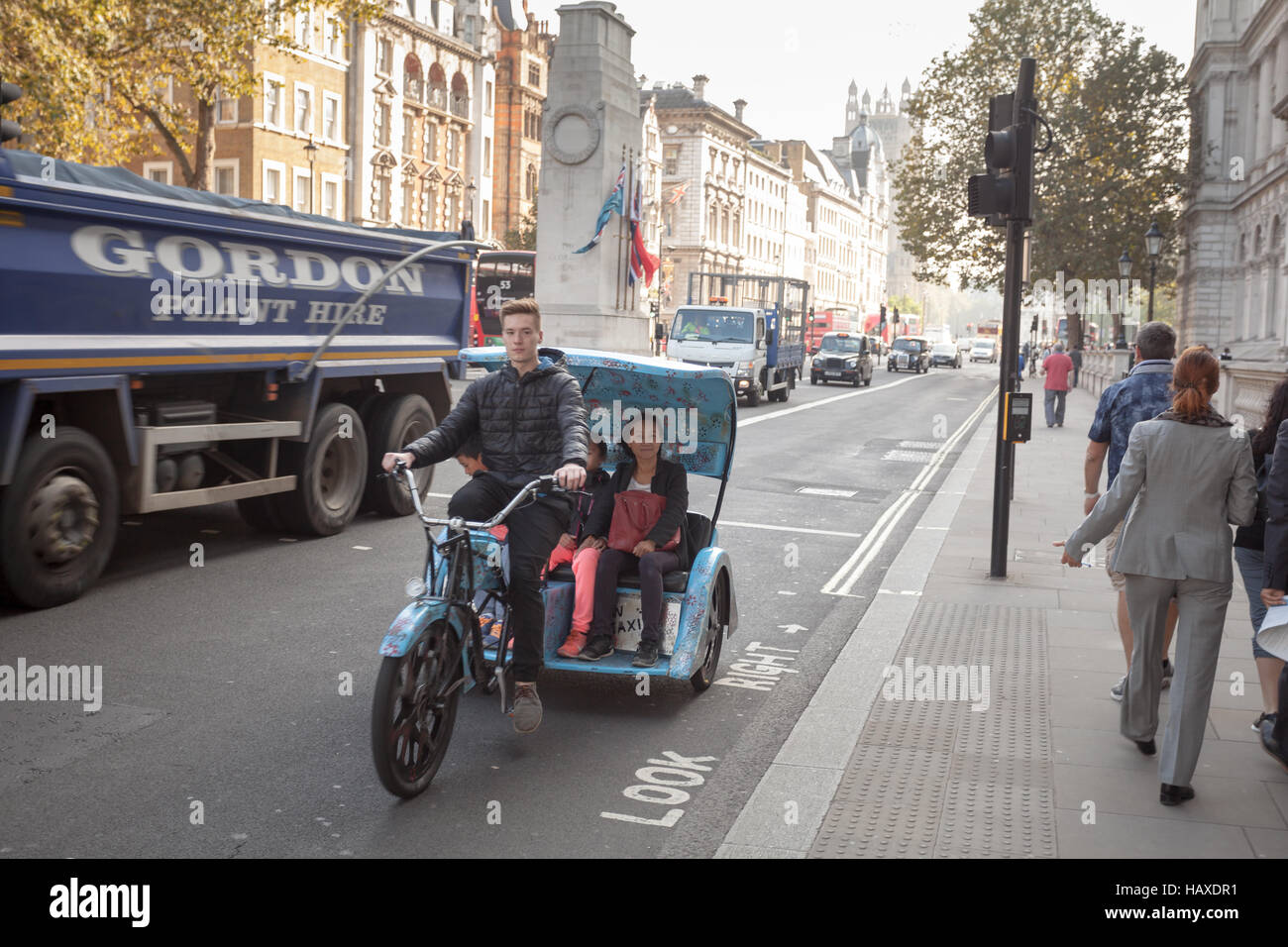 Londres, en tournée avec un cycle rickshaw Banque D'Images