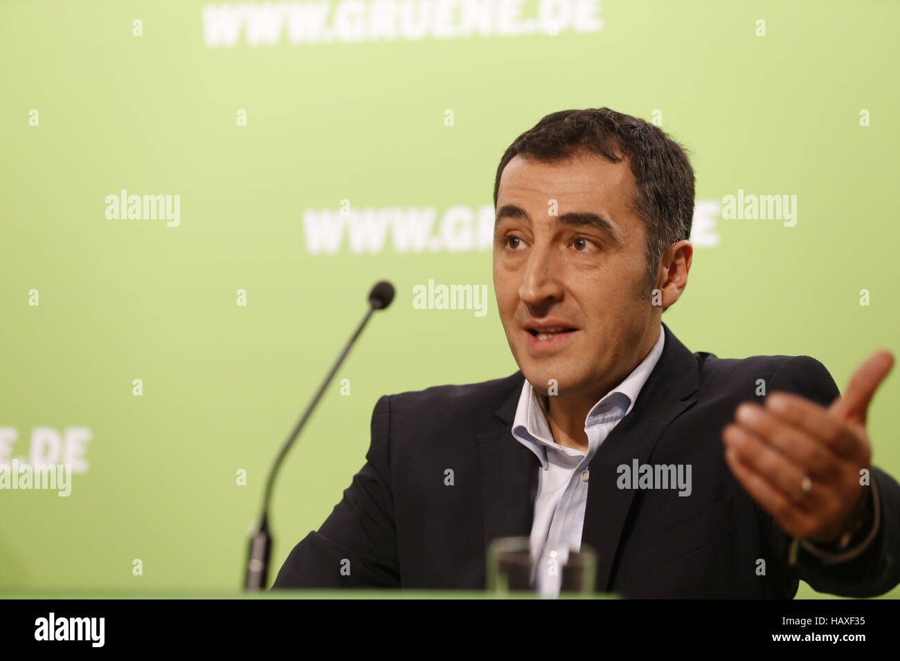 Cem Özdemir à la conférence de presse à Berlin. Banque D'Images