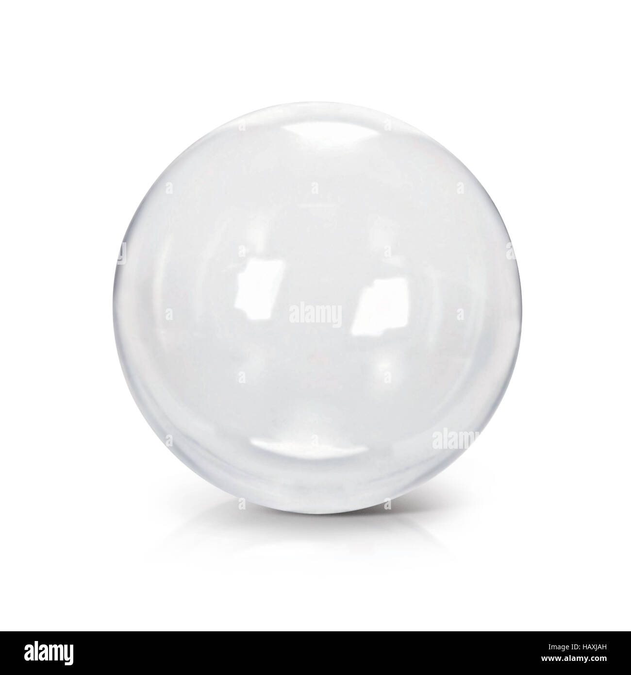 Boule en verre clair 3D illustration sur fond blanc Banque D'Images