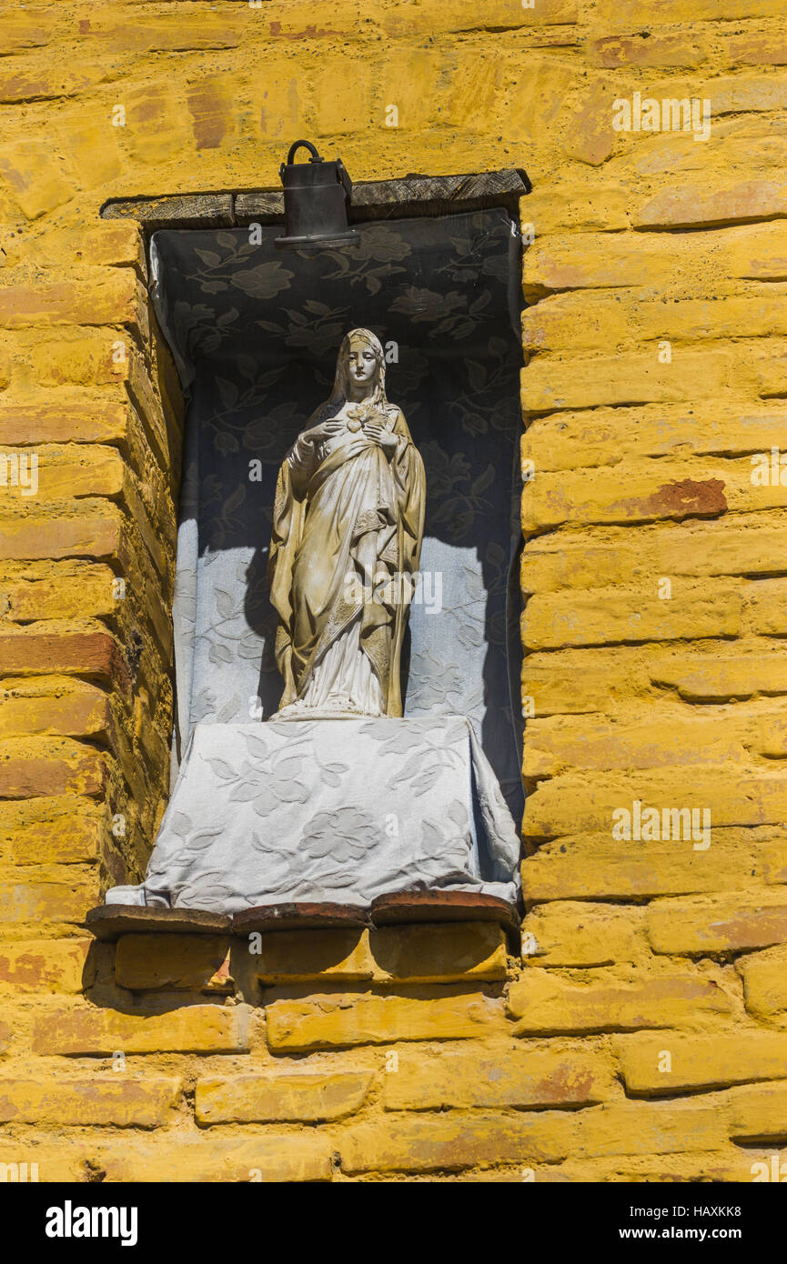 Vierge Marie Sculpture sur bâtiment historique Banque D'Images