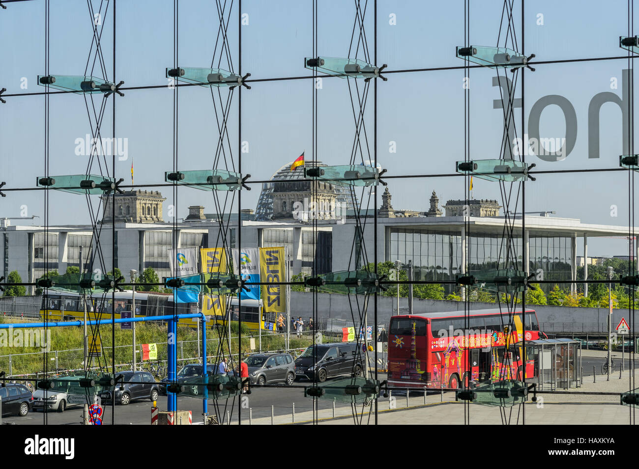 Vue sur la Potsdamer Platz de Berlin pour le Reichstag Banque D'Images
