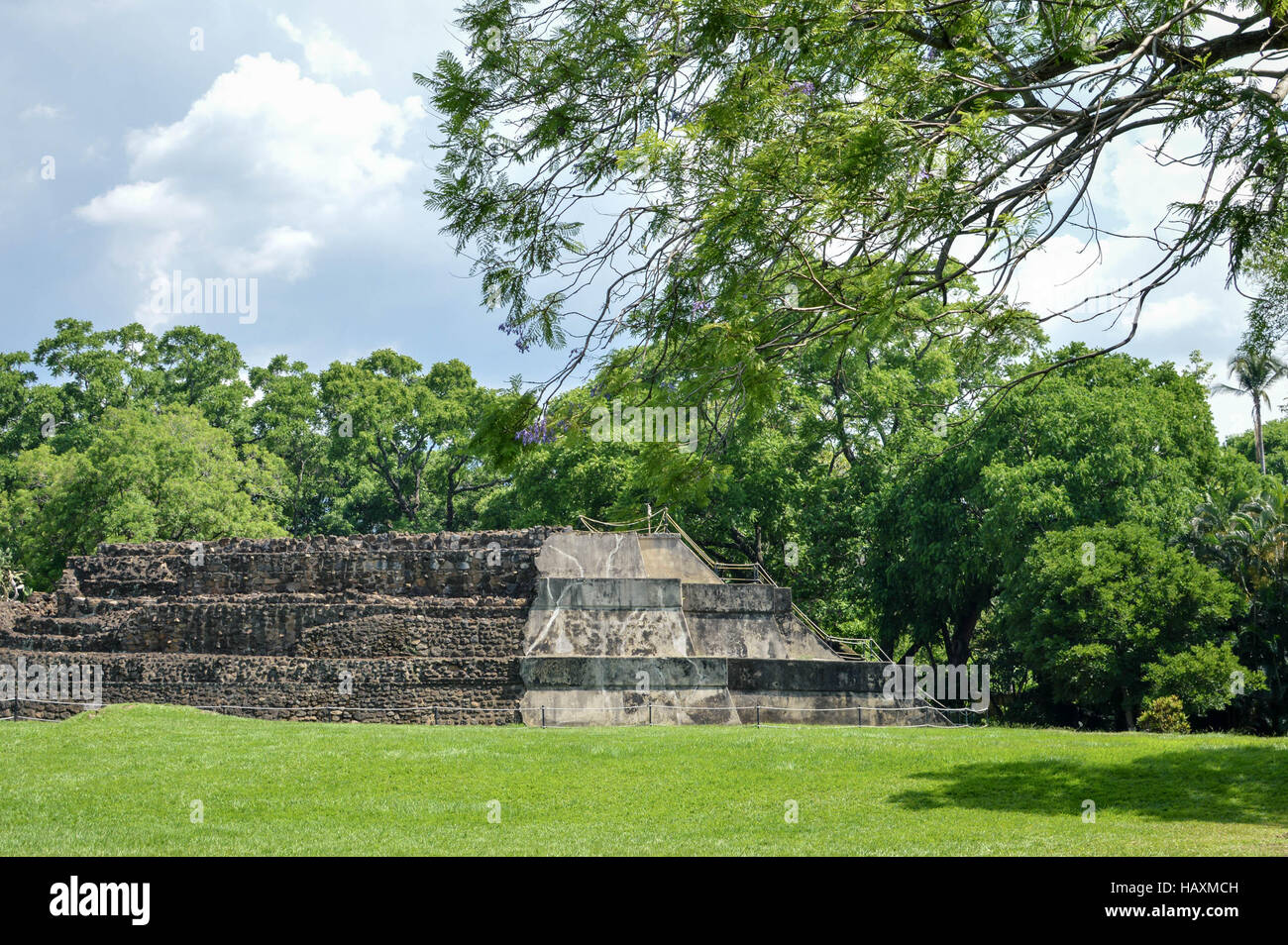 Tazumal site archéologique de la civilisation Maya en El Salvador. C'est un complexe architectural au sein de la plus grande zone de l'ancienne TCI Mésoaméricain Banque D'Images
