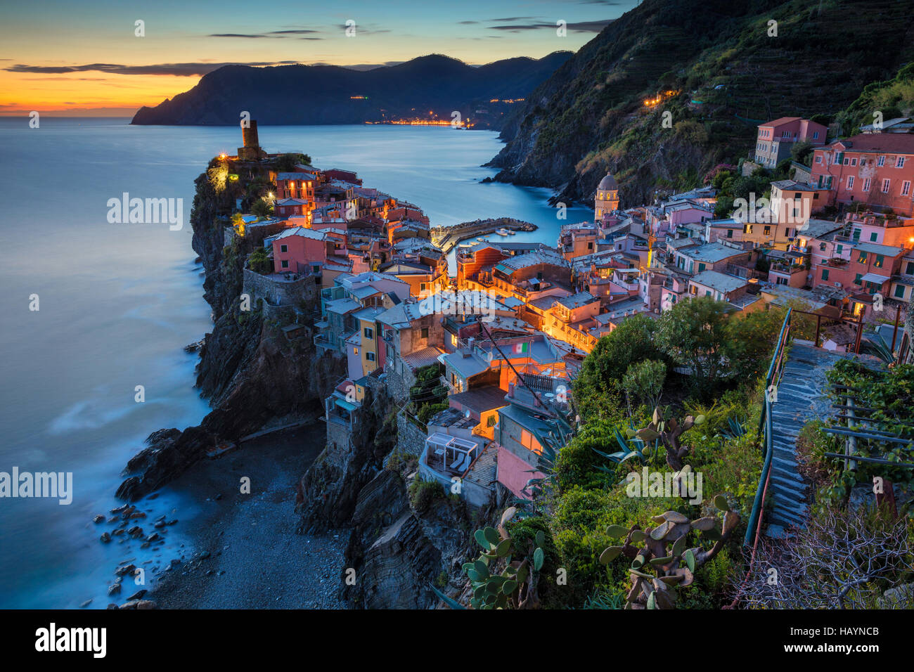 Village de Vernazza. Image de Vernazza (Cinque Terre, Italie), au coucher du soleil. Banque D'Images