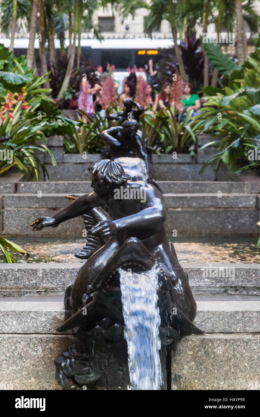 Fontaine de requins dans la région de Rockefeller Plaza Banque D'Images