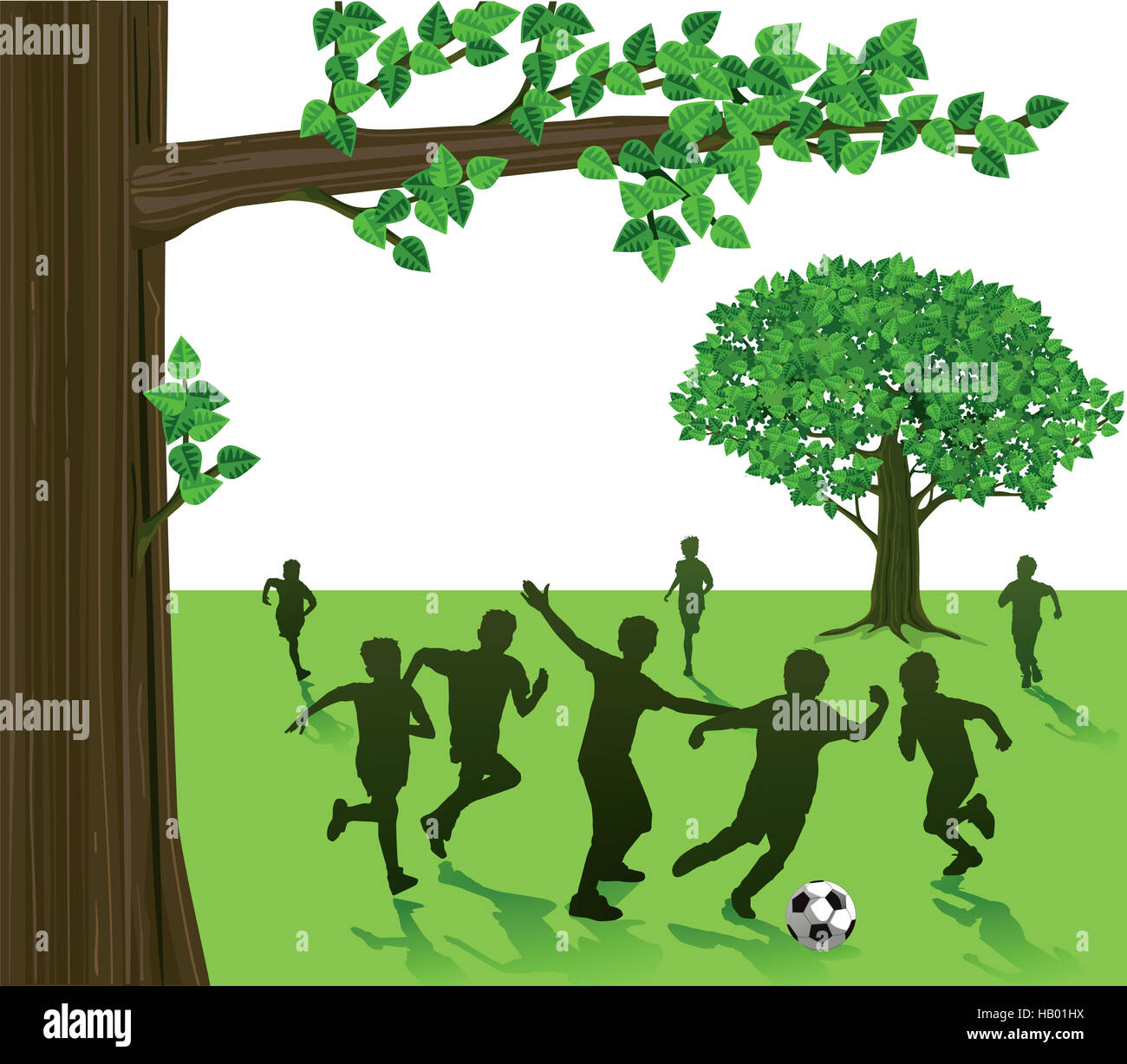 Les enfants jouent au football dans la région de park Banque D'Images