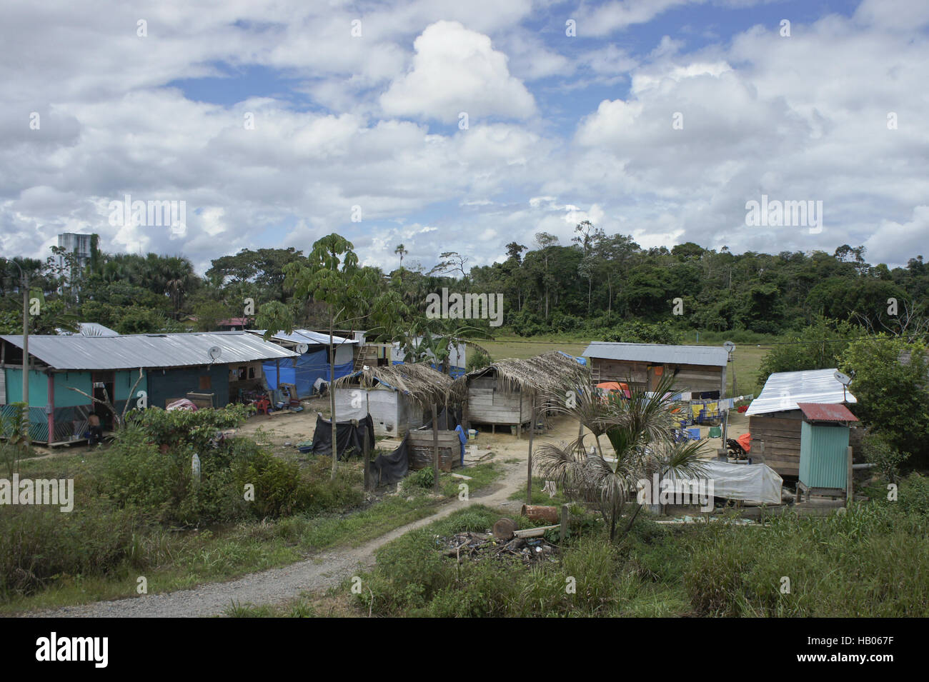 Bassin de l'Amazone, au Pérou, village Banque D'Images