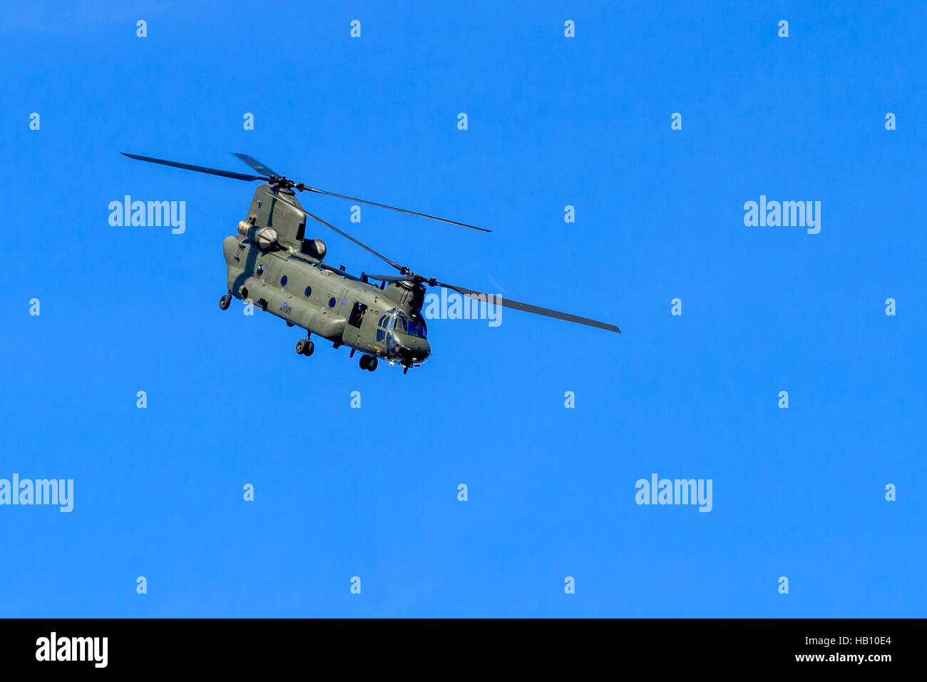 L'hélicoptère CH-47 Chinook étant affichée par l'équipe d'affichage de la RAF Airshow à Southport Banque D'Images