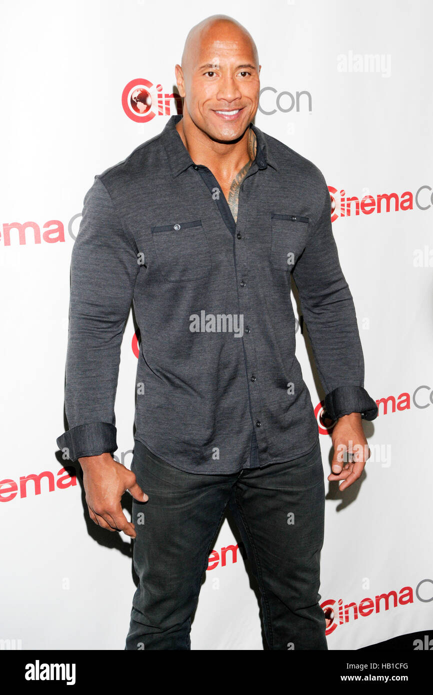 L'acteur Dwayne 'Rock' Johnson arrive à la soirée d'ouverture primordiale CinemaCon 2014 Présentation au Caesars Palace le 24 mars 2014 à Las Vegas, Nevada. Banque D'Images