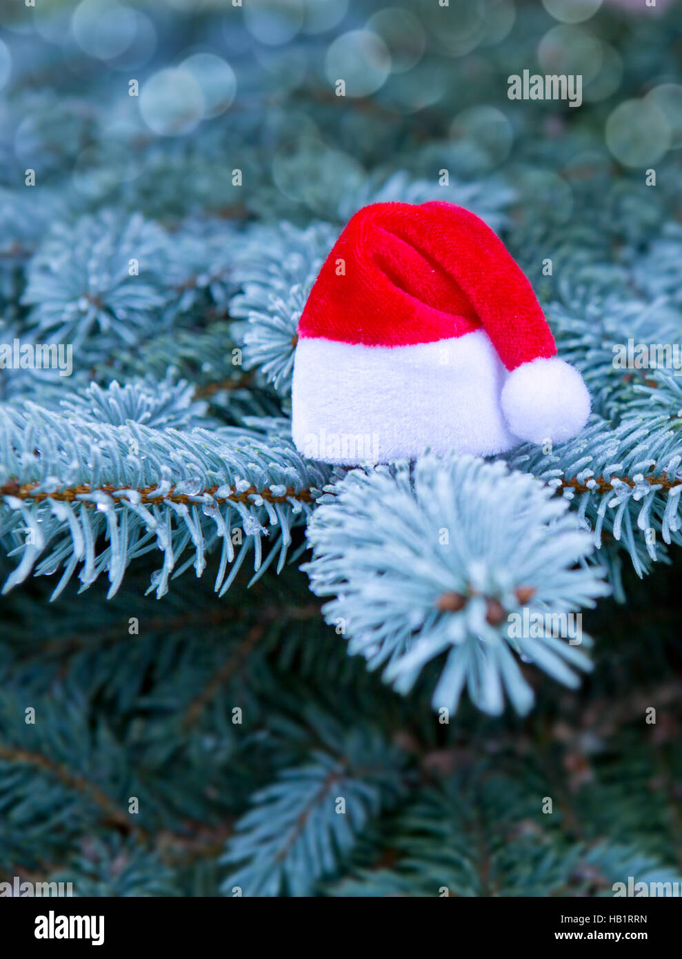 Noël arrière-plan et rouge Santa hat. Banque D'Images