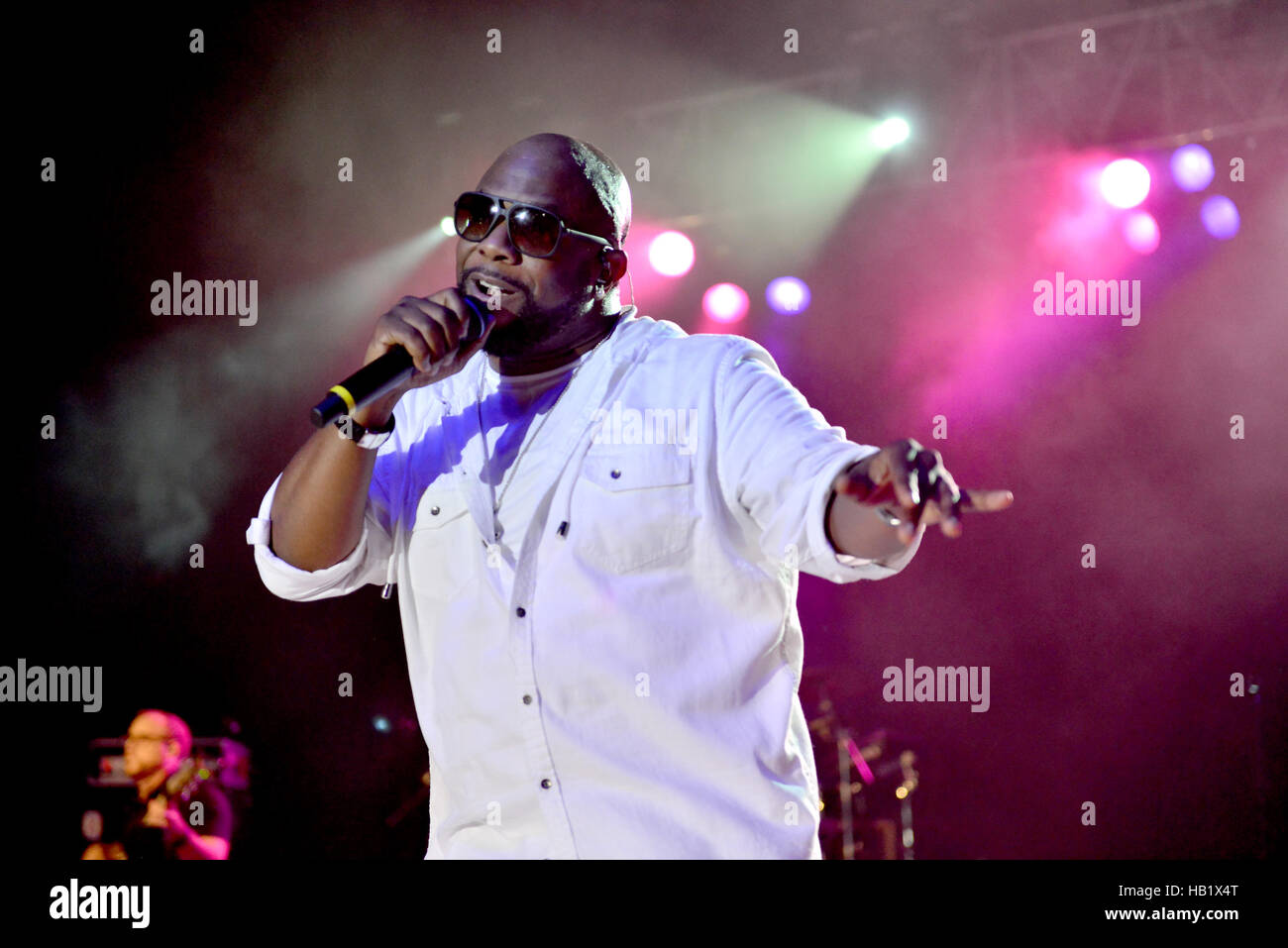 Pompano Beach, FL, USA. 09Th Dec 2016. Wanya Morris de Boyz II Men effectue sur scène à Pompano Beach Amphitheatre le 2 décembre 2016 à Pompano Beach, en Floride. © Mpi10/media/Alamy Punch Live News Banque D'Images