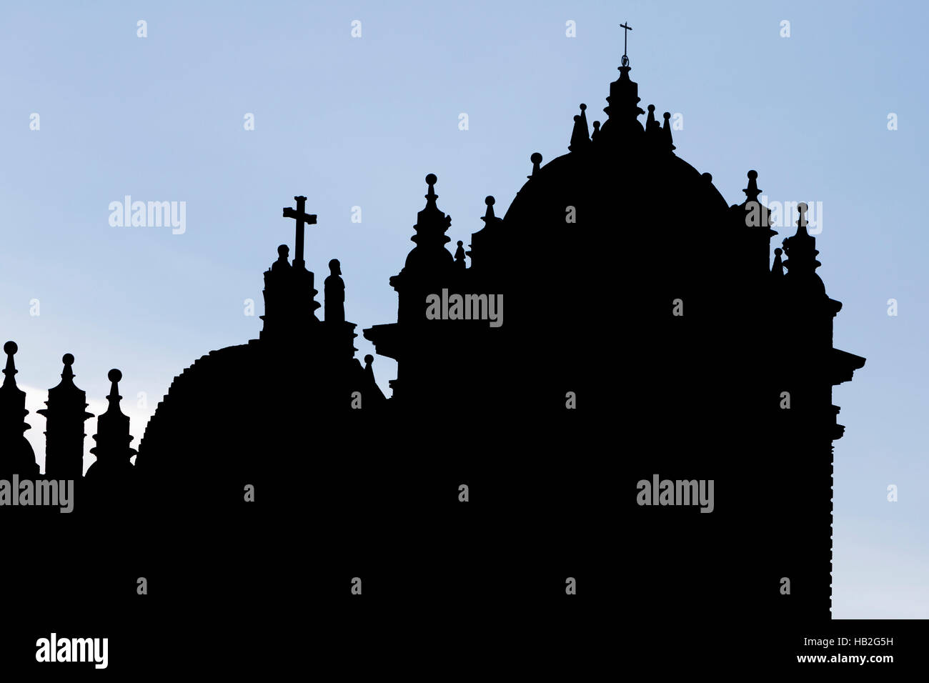 Silhouette de Twin Towers et dôme de l'église historique, Cusco Banque D'Images