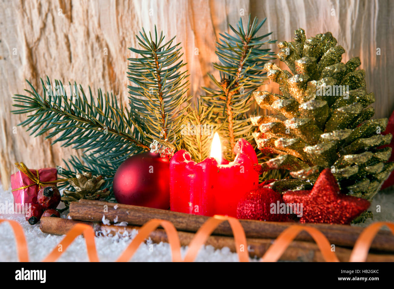 Noël Décoration und chandelle de l'Avent Photo Stock - Alamy