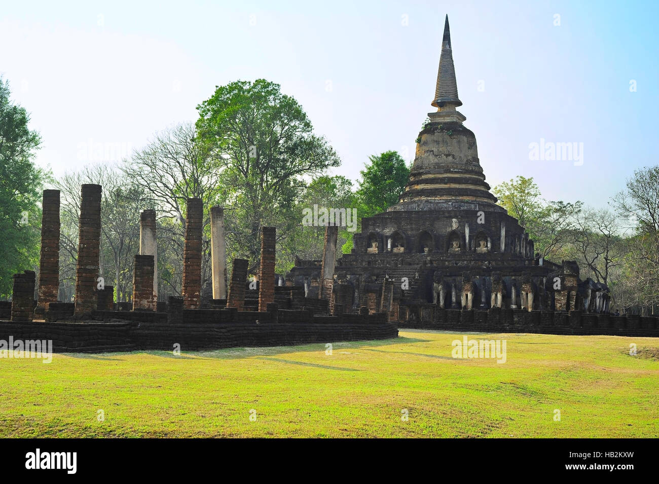 Le parc historique de Si Satchanalai célèbre Banque D'Images