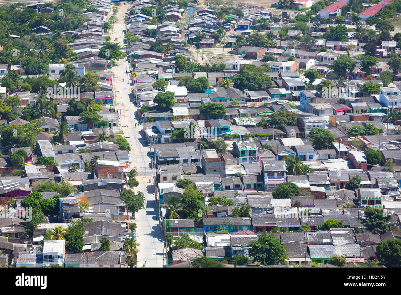 Vue aérienne de bidonville surpeuplé à Cartagena, Colombie 2014. Banque D'Images