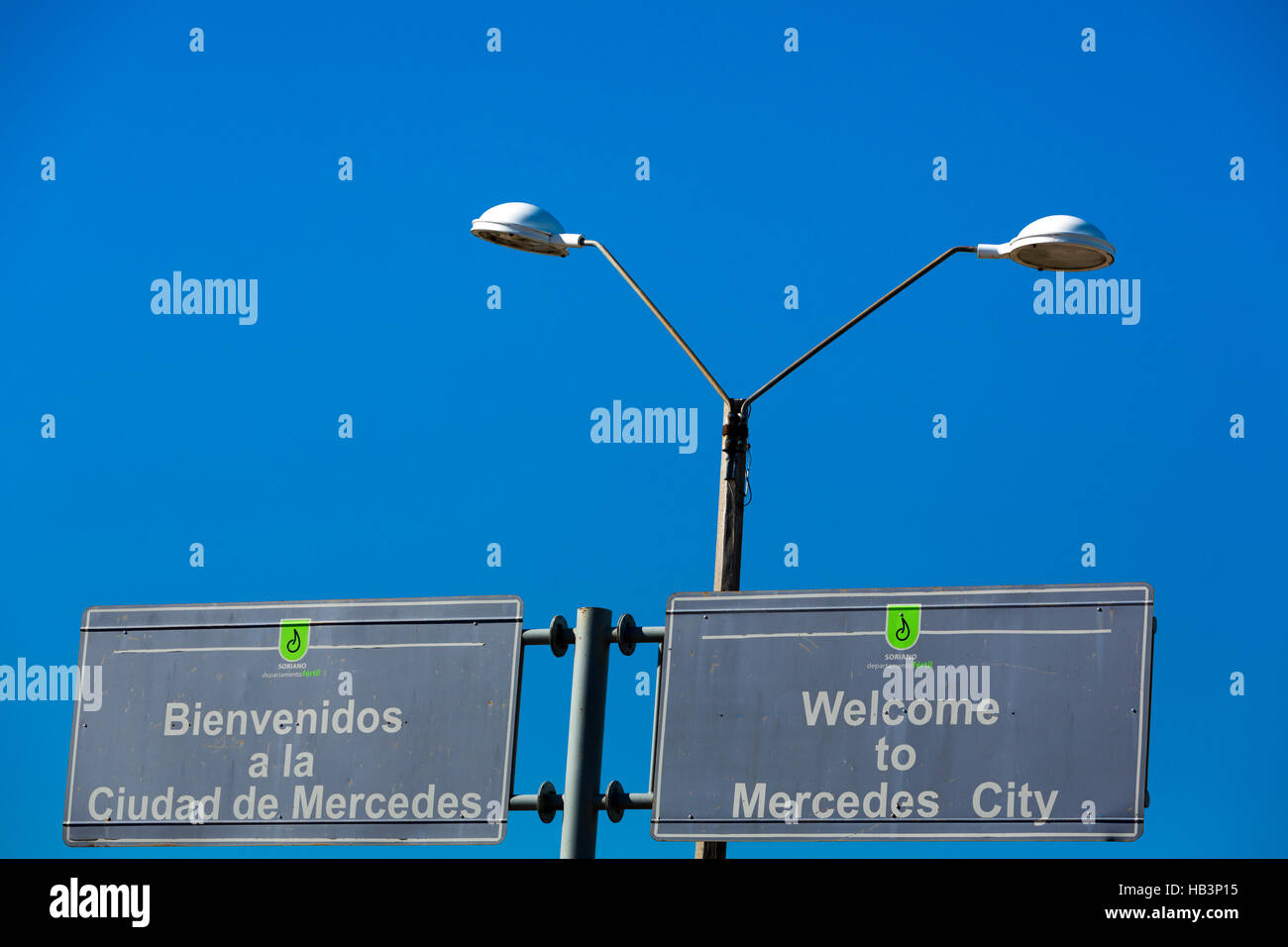 Panneau routier Bienvenue à la ville de Mercedes, Uruguay Banque D'Images