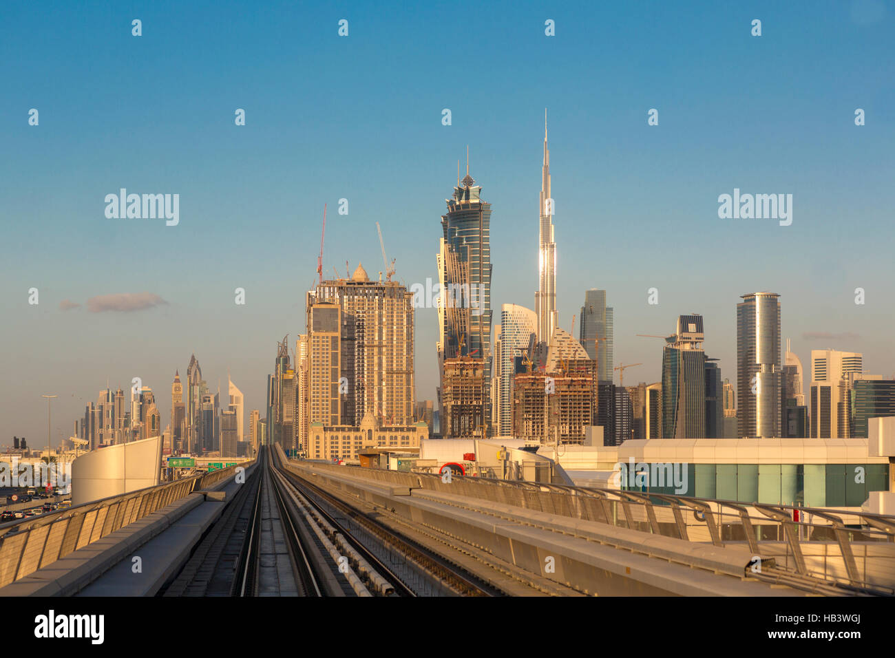 Métro de Dubaï en une journée d'été à Dubaï Banque D'Images