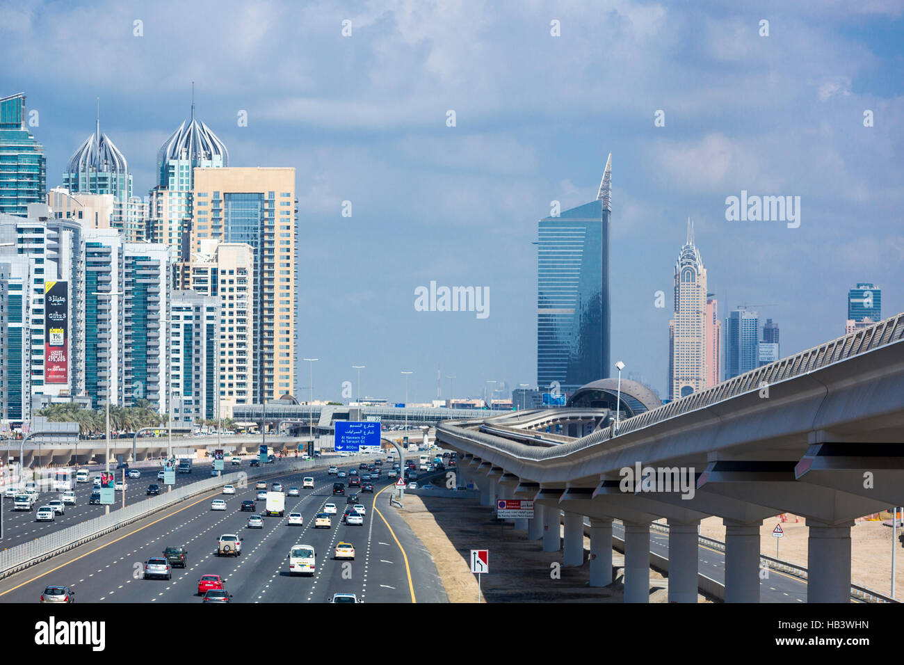 Métro de Dubaï en une journée d'été à Dubaï Banque D'Images