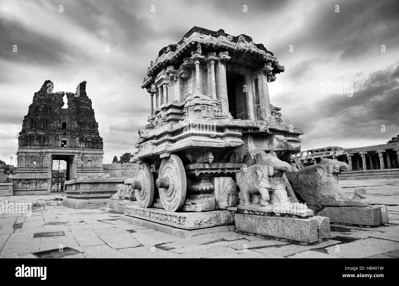 L'emblématique char en pierre dans le voisinage de l'Vittala Temple complexe à l'UNESCO World Heritage Site de Hampi, Karnataka, Inde Banque D'Images