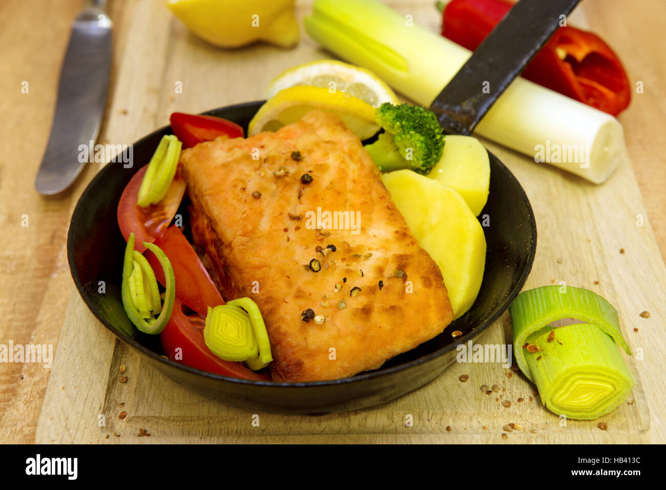 Saumon poêlé Banque de photographies et d’images à haute résolution - Alamy