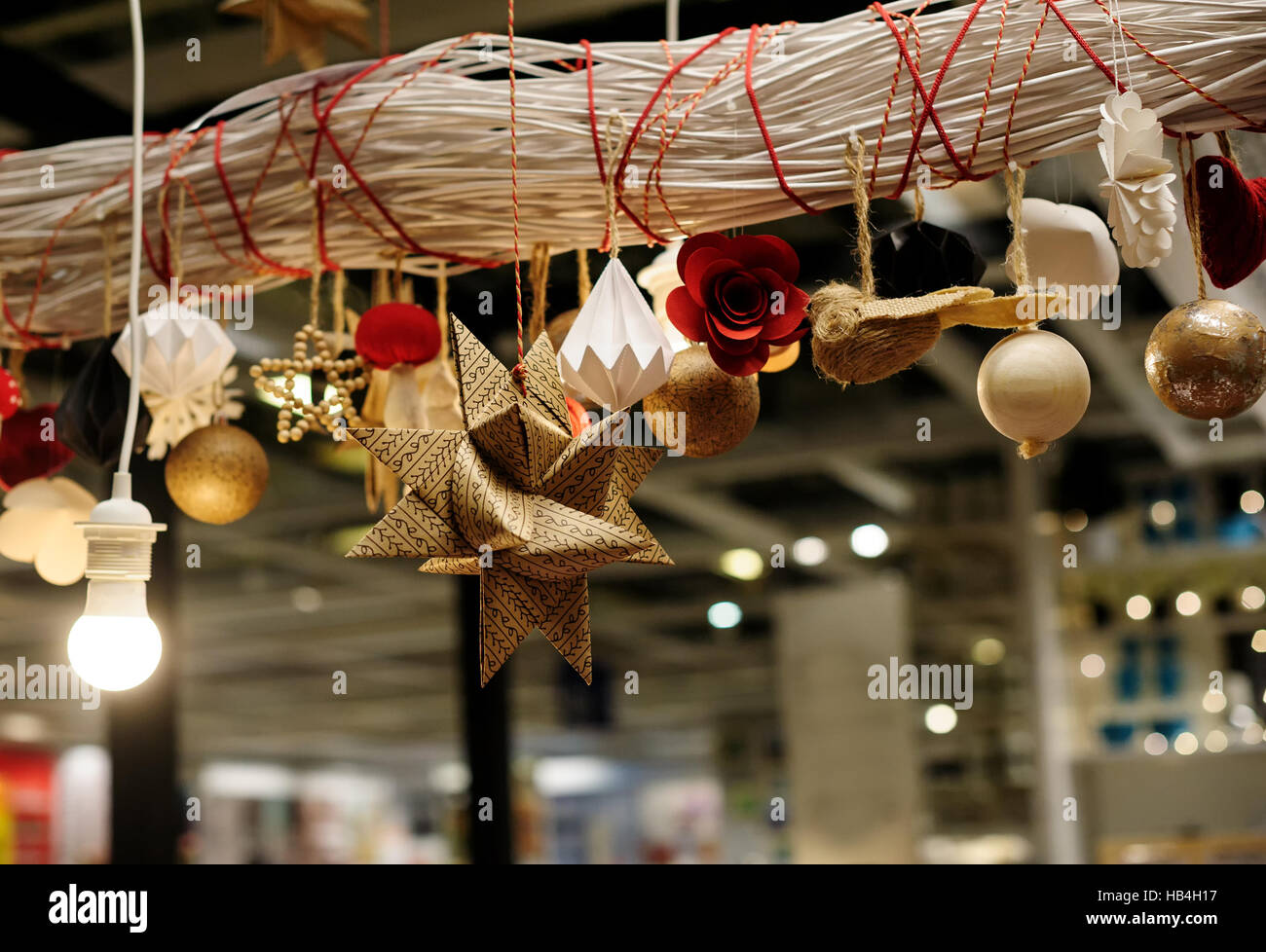 De belles décorations de Noël dans le hall de l'immeuble Banque D'Images