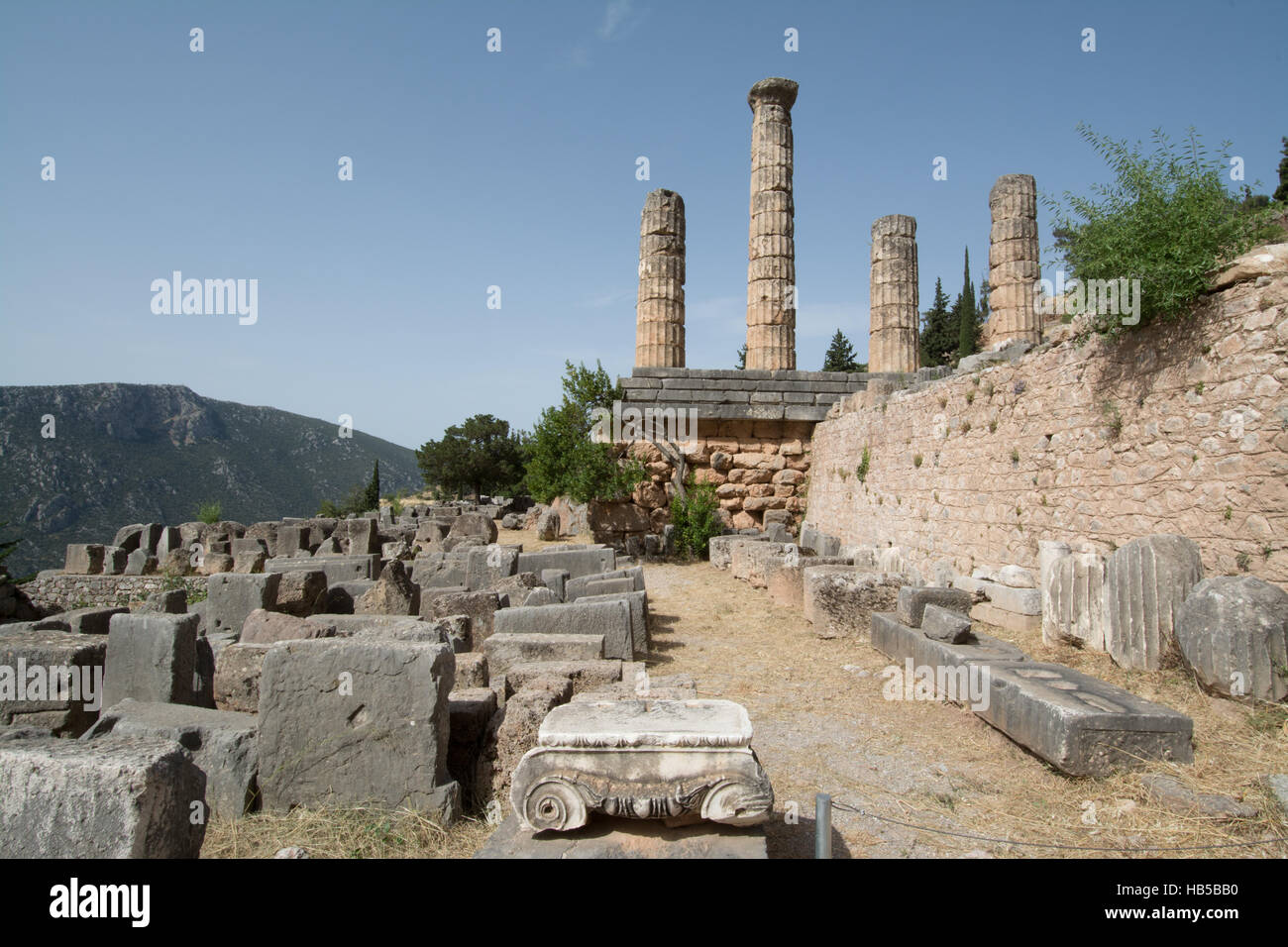 Le site archéologique de Delphes, en Grèce - le temple d'Apollon Banque D'Images