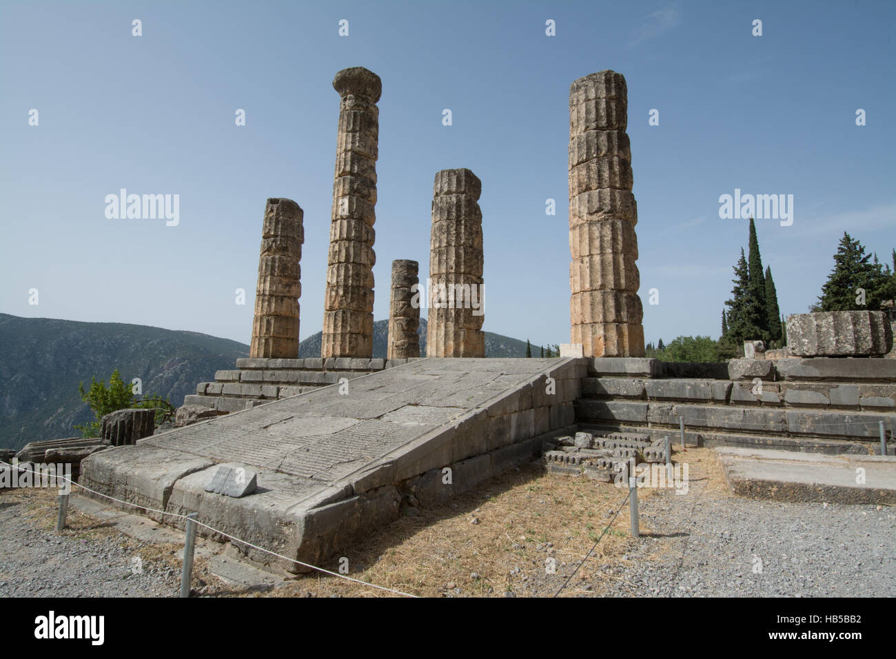 Le site archéologique de Delphes, en Grèce - le temple d'Apollon Banque D'Images